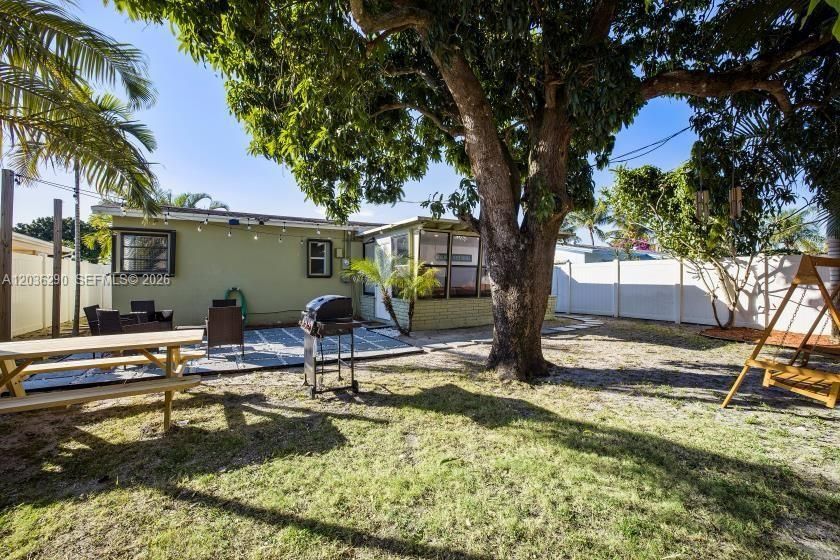 En Venta: $425,000 (2 camas, 1 baños, 988 Pies cuadrados)