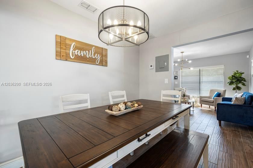 En Venta: $425,000 (2 camas, 1 baños, 988 Pies cuadrados)