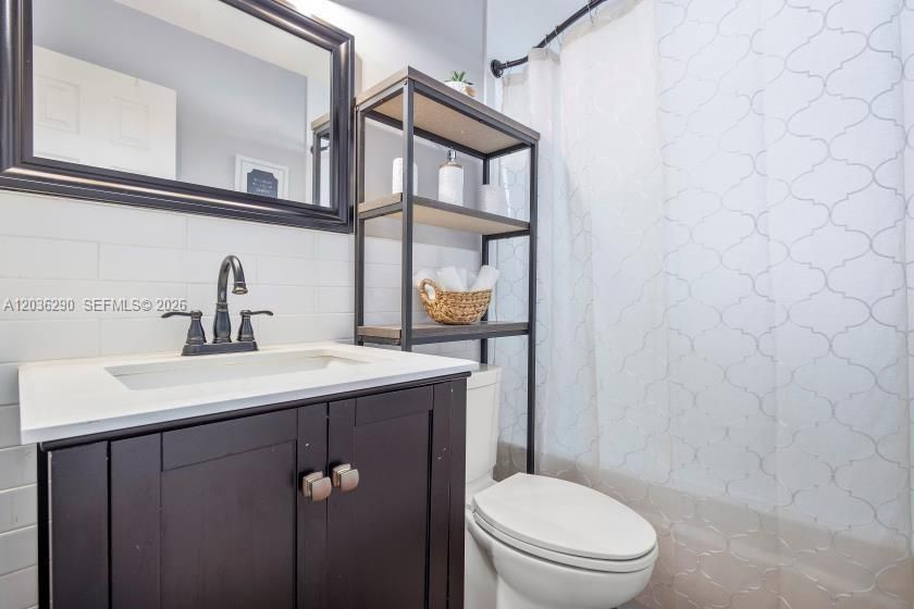 En Venta: $425,000 (2 camas, 1 baños, 988 Pies cuadrados)
