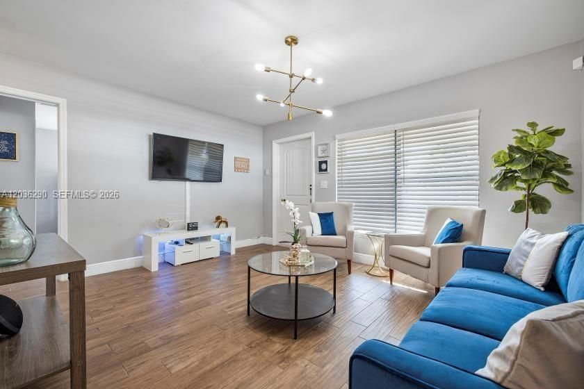 En Venta: $425,000 (2 camas, 1 baños, 988 Pies cuadrados)