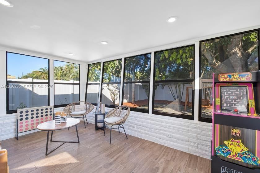 En Venta: $425,000 (2 camas, 1 baños, 988 Pies cuadrados)