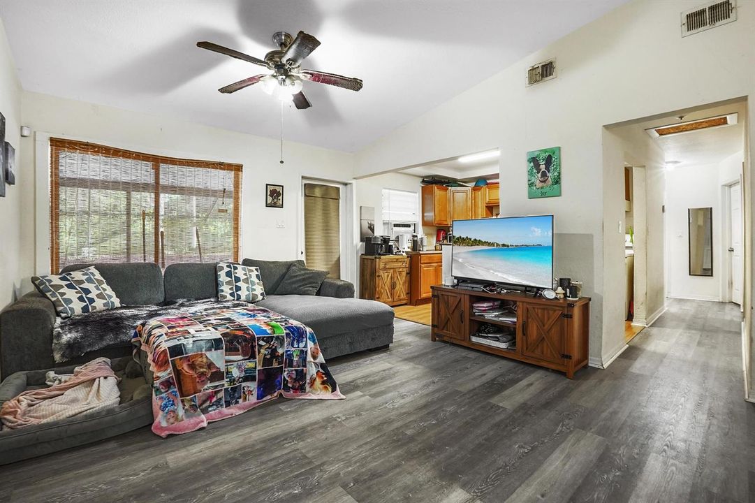07 Living room 01