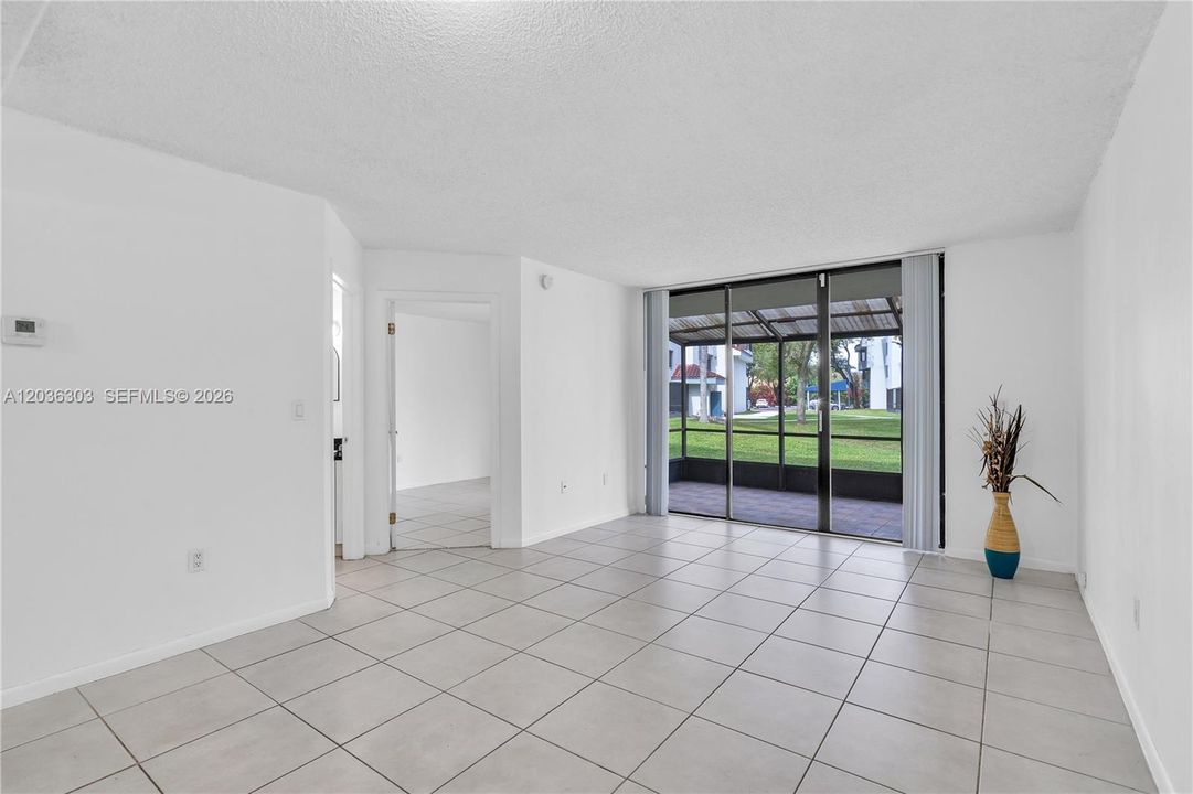 For Rent: $2,150 (2 beds, 1 baths, 896 Square Feet)