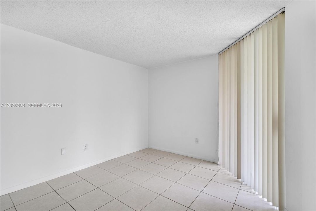 For Rent: $2,150 (2 beds, 1 baths, 896 Square Feet)