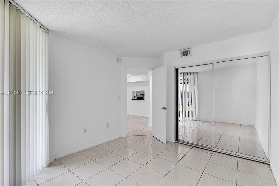 For Rent: $2,150 (2 beds, 1 baths, 896 Square Feet)
