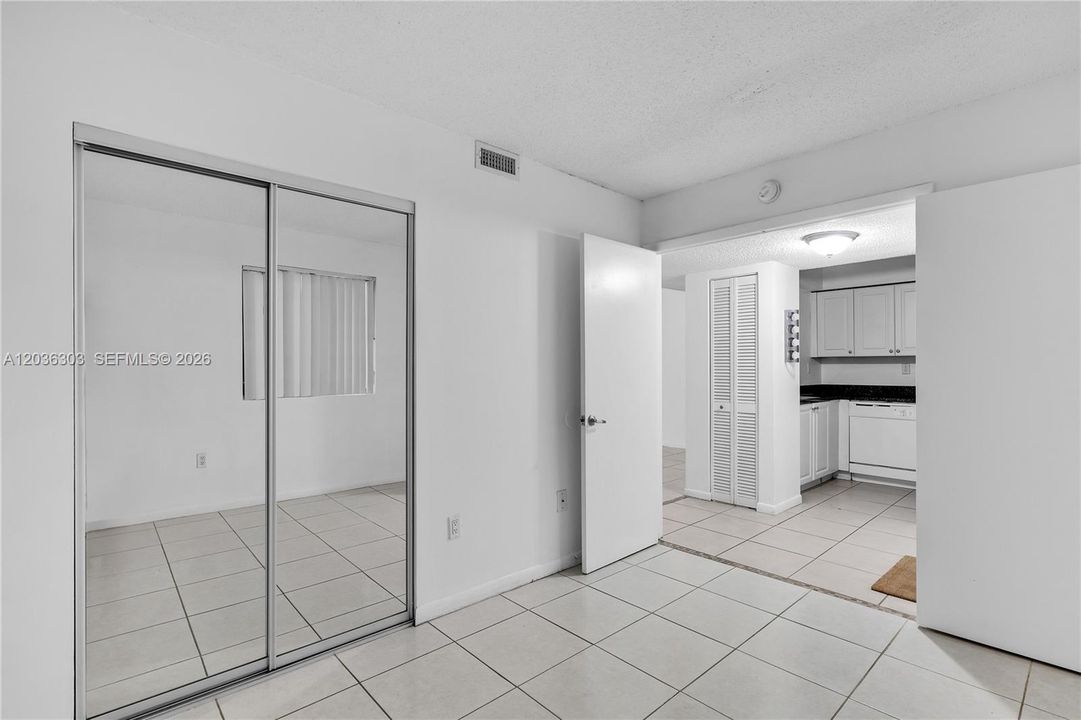For Rent: $2,150 (2 beds, 1 baths, 896 Square Feet)