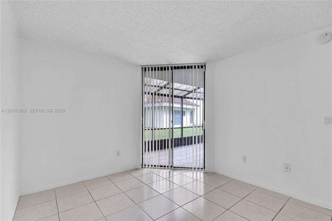 For Rent: $2,150 (2 beds, 1 baths, 896 Square Feet)