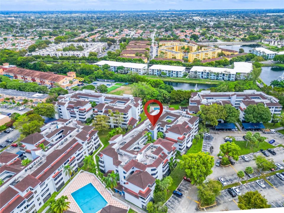 For Rent: $2,150 (2 beds, 1 baths, 896 Square Feet)