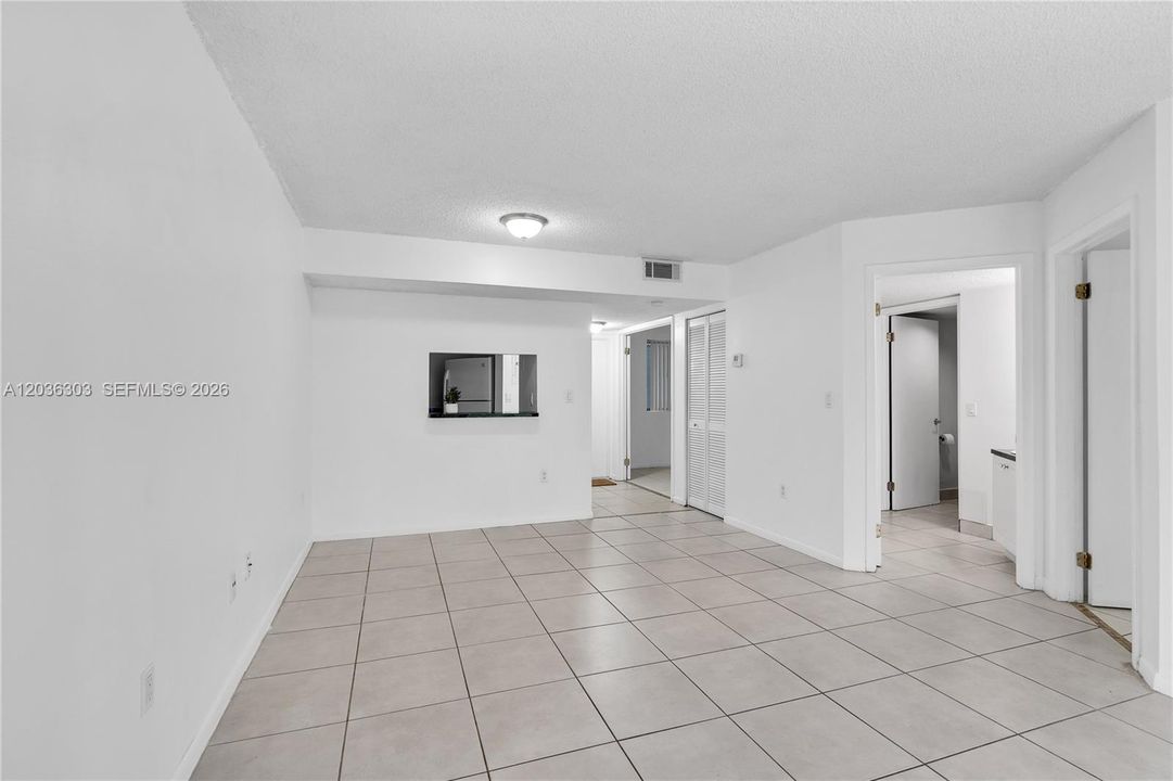 For Rent: $2,150 (2 beds, 1 baths, 896 Square Feet)