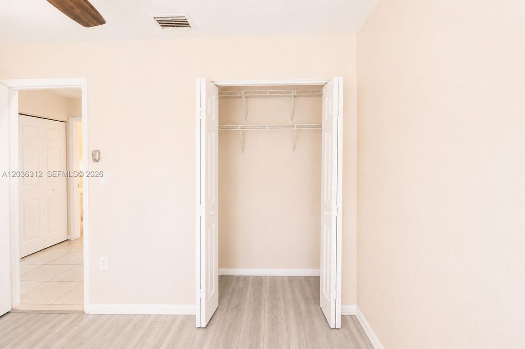 En Venta: $449,000 (3 camas, 2 baños, 1300 Pies cuadrados)