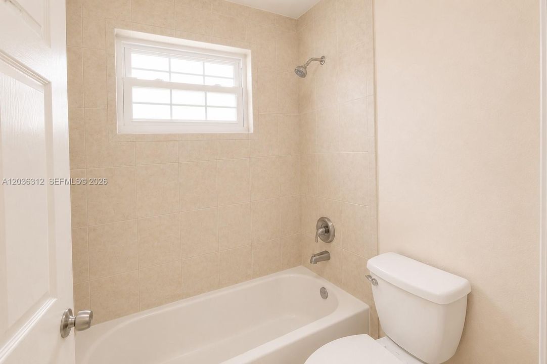 En Venta: $449,000 (3 camas, 2 baños, 1300 Pies cuadrados)