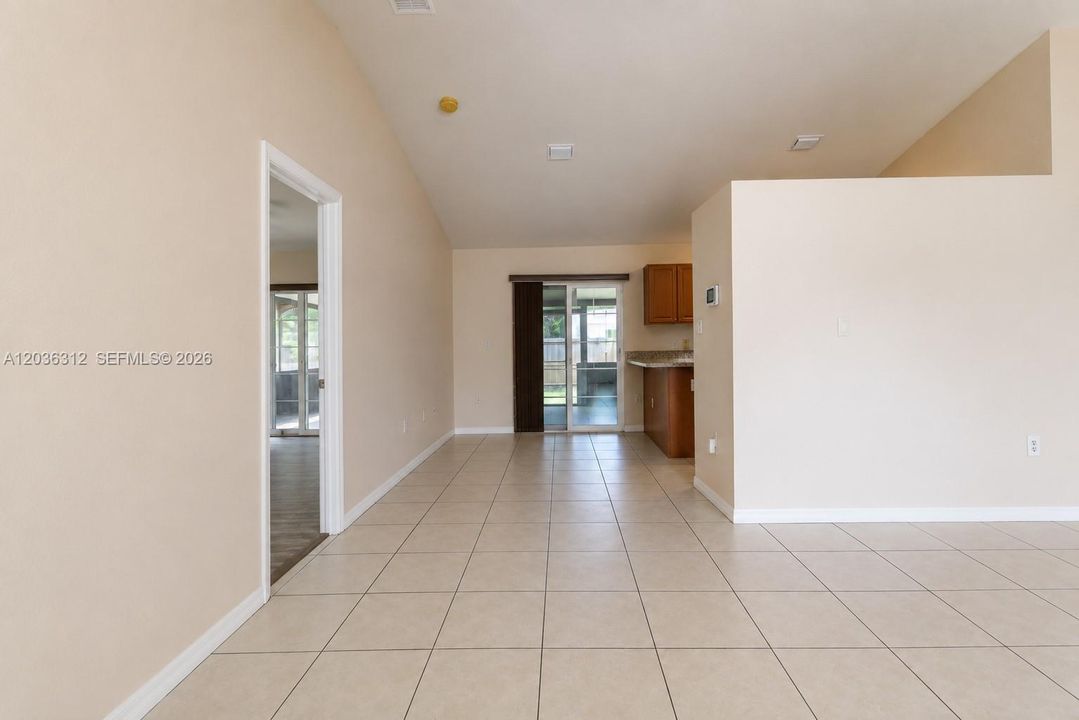 En Venta: $449,000 (3 camas, 2 baños, 1300 Pies cuadrados)