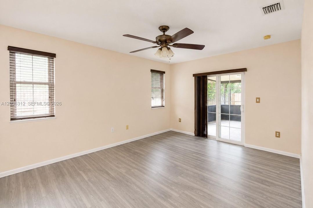 En Venta: $449,000 (3 camas, 2 baños, 1300 Pies cuadrados)