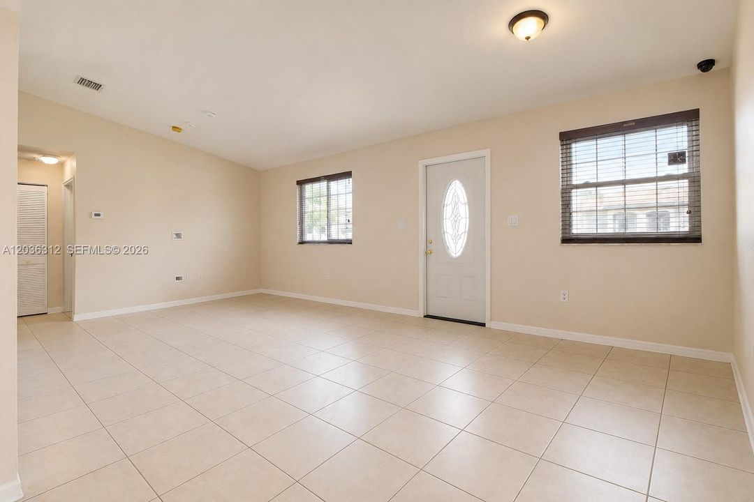 En Venta: $449,000 (3 camas, 2 baños, 1300 Pies cuadrados)