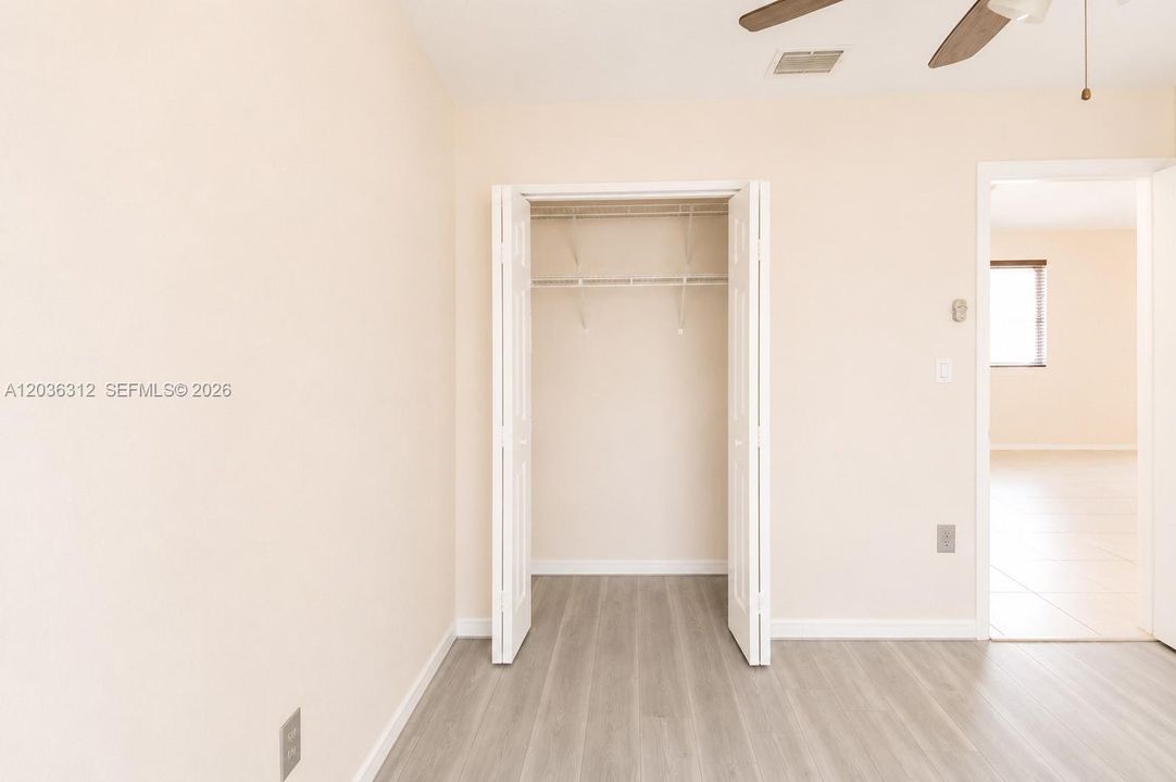 En Venta: $449,000 (3 camas, 2 baños, 1300 Pies cuadrados)