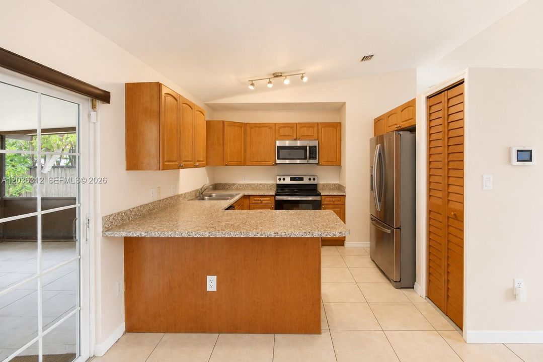 En Venta: $449,000 (3 camas, 2 baños, 1300 Pies cuadrados)