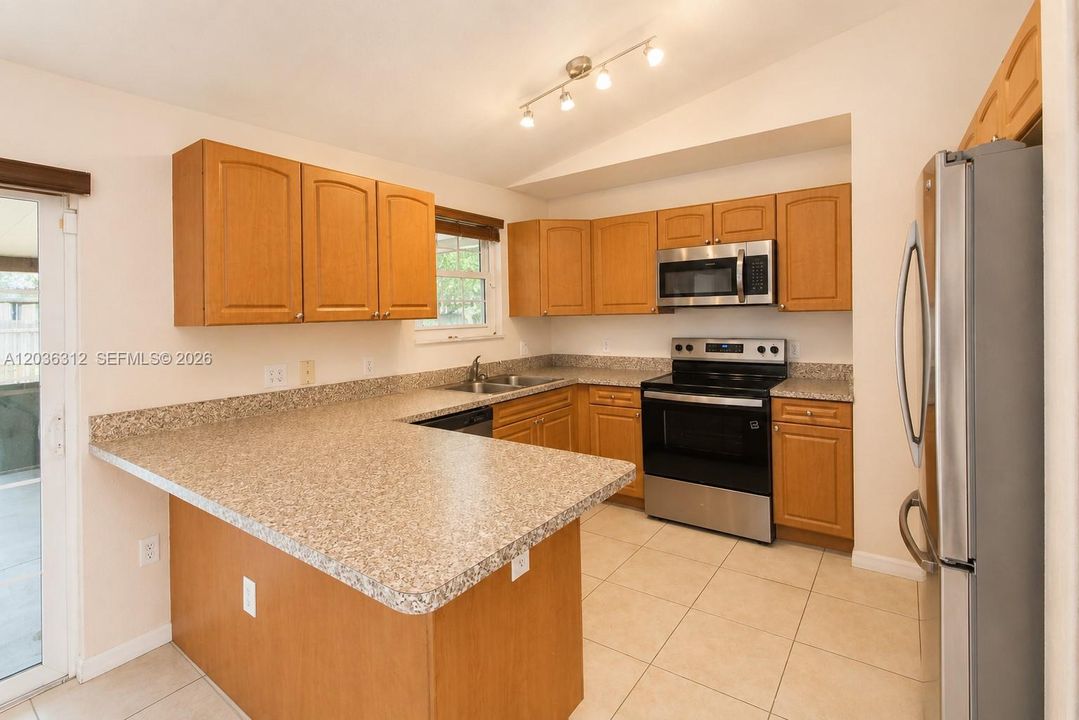 En Venta: $449,000 (3 camas, 2 baños, 1300 Pies cuadrados)