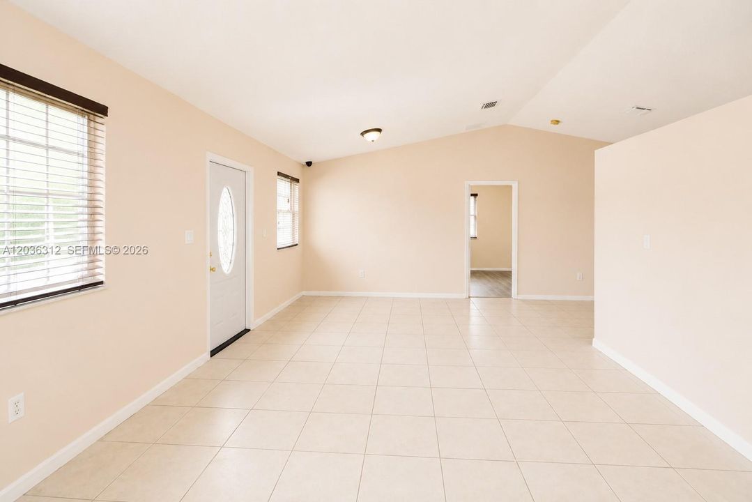 En Venta: $449,000 (3 camas, 2 baños, 1300 Pies cuadrados)