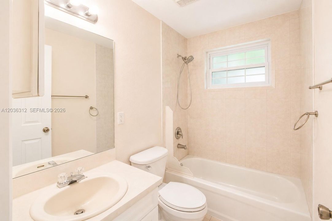 En Venta: $449,000 (3 camas, 2 baños, 1300 Pies cuadrados)
