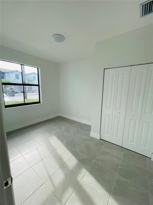 For Rent: $3,300 (4 beds, 2 baths, 1612 Square Feet)