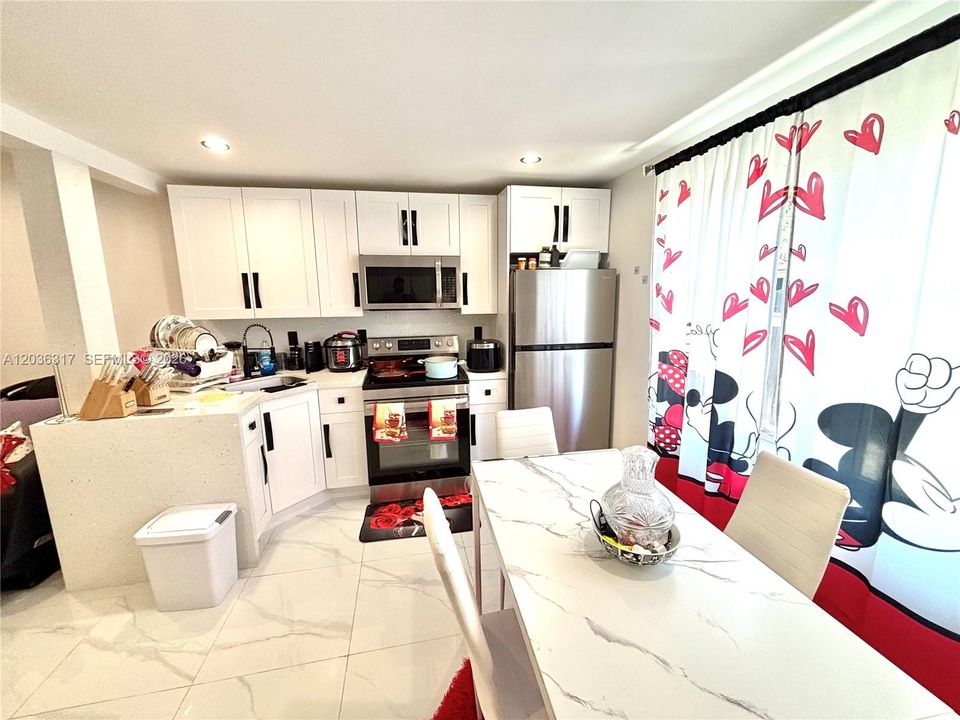 В аренду: $2,600 (4 спален, 3 ванн, 950 Квадратных фут)