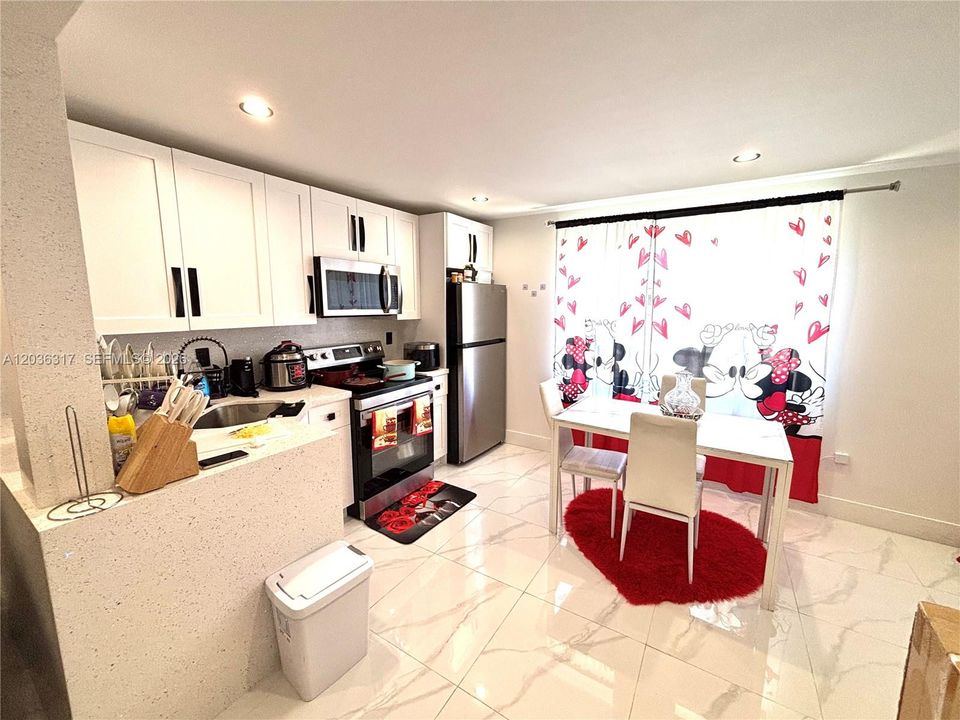В аренду: $2,600 (4 спален, 3 ванн, 950 Квадратных фут)