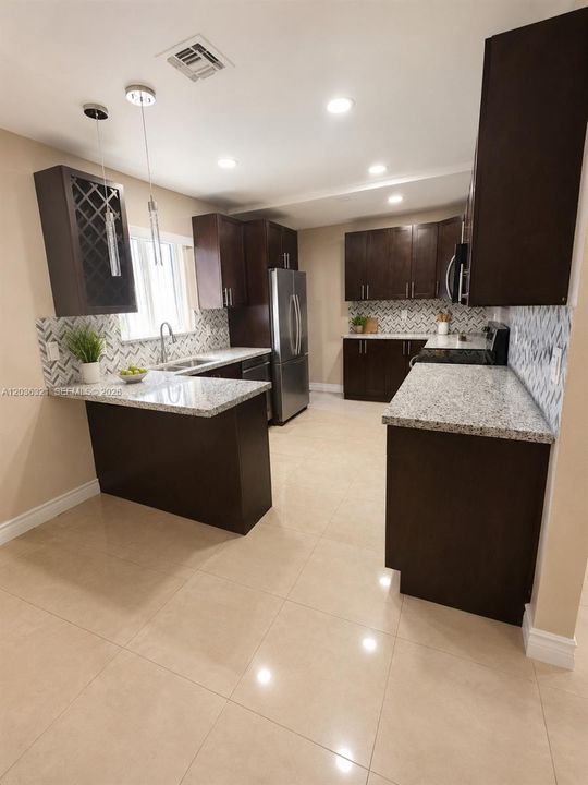 En Renta: $3,850 (4 camas, 2 baños, 1296 Pies cuadrados)