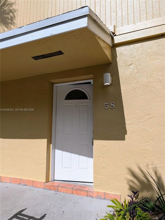For Rent: $2,500 (3 beds, 2 baths, 1232 Square Feet)