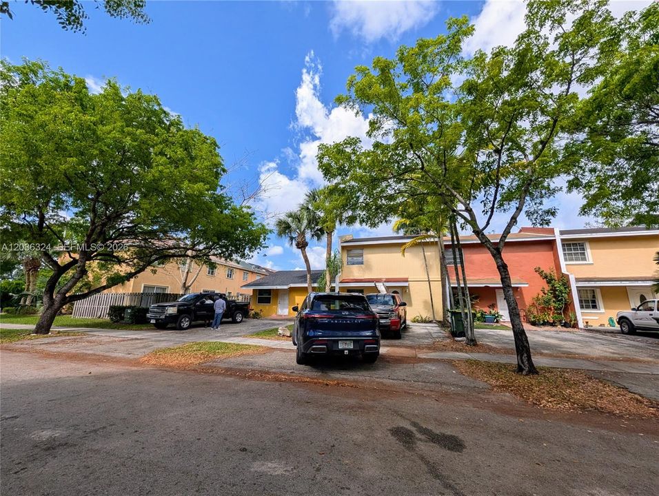 For Rent: $2,500 (3 beds, 2 baths, 1232 Square Feet)