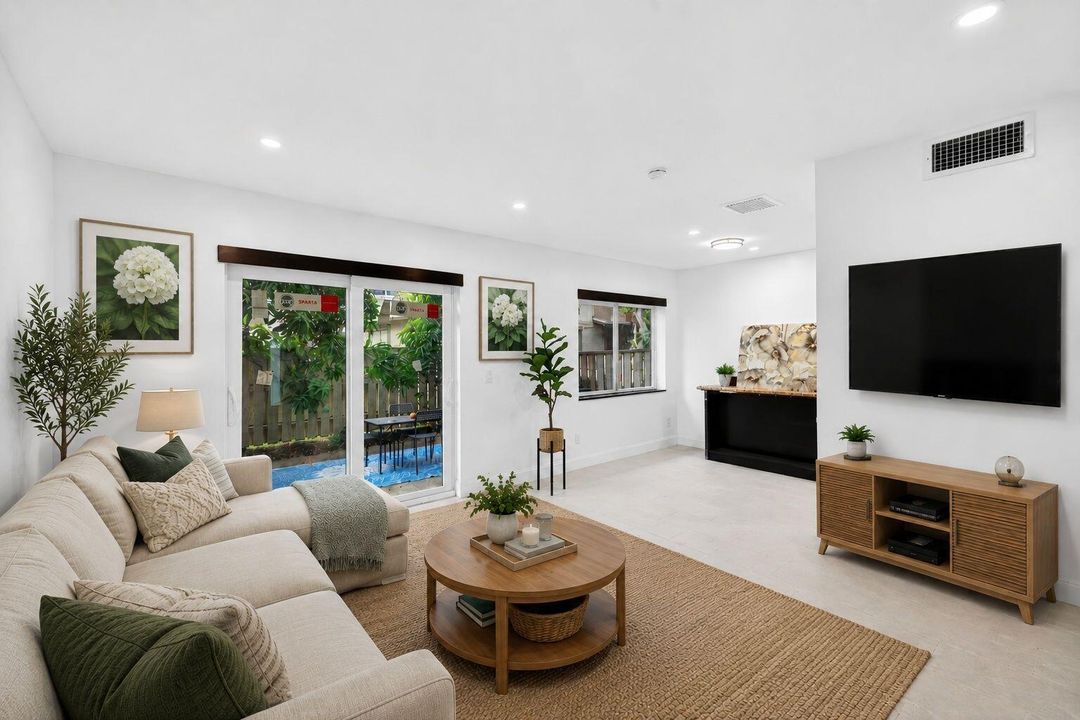 46-web-or-mls-living_room_floral_art_ver