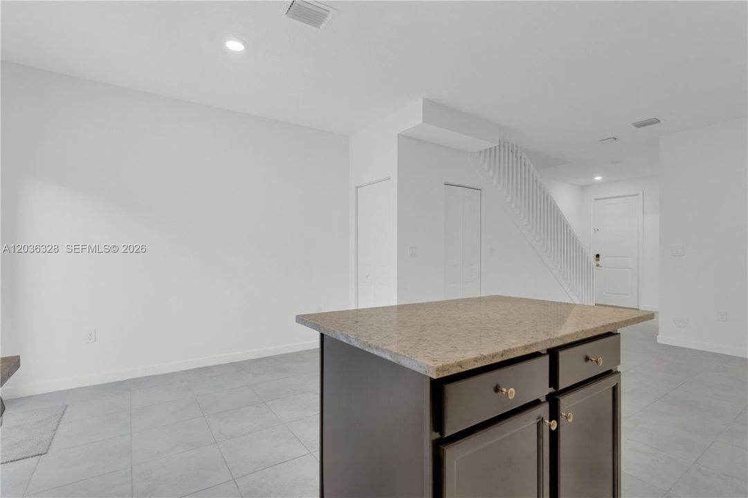 For Sale: $399,000 (3 beds, 3 baths, 1326 Square Feet)