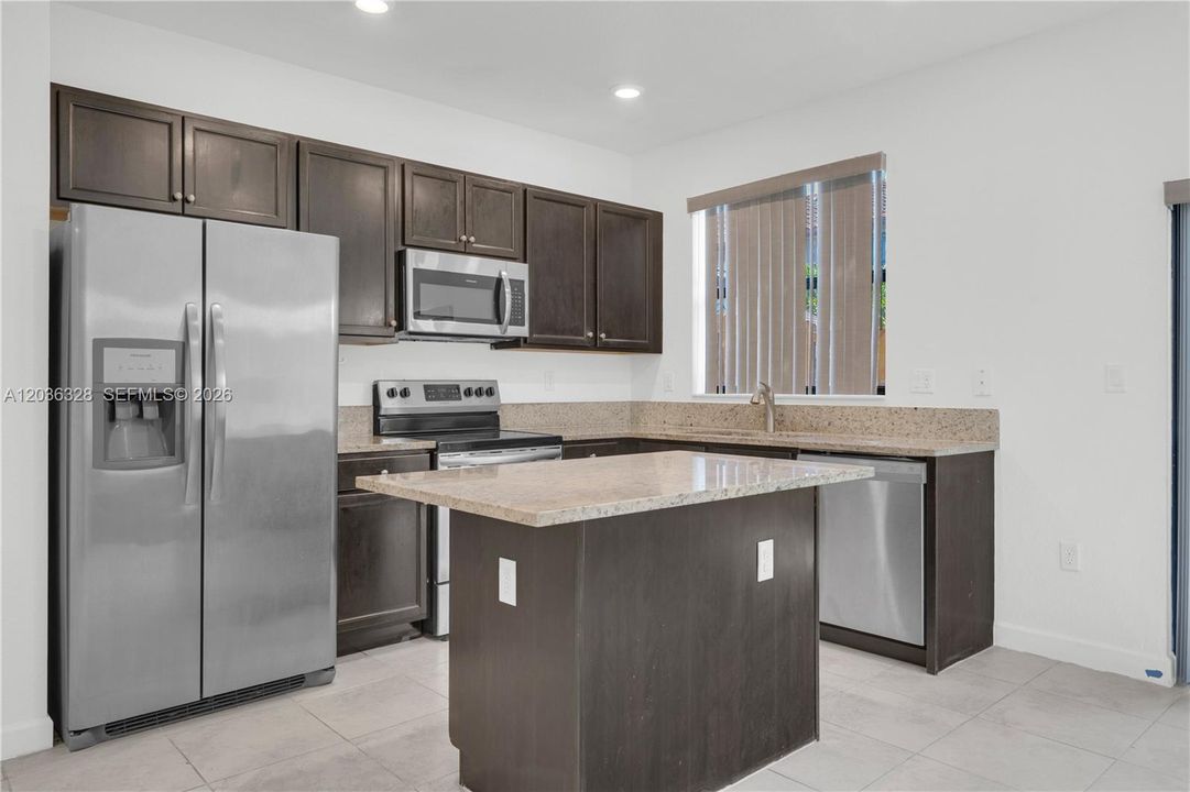 For Sale: $399,000 (3 beds, 3 baths, 1326 Square Feet)