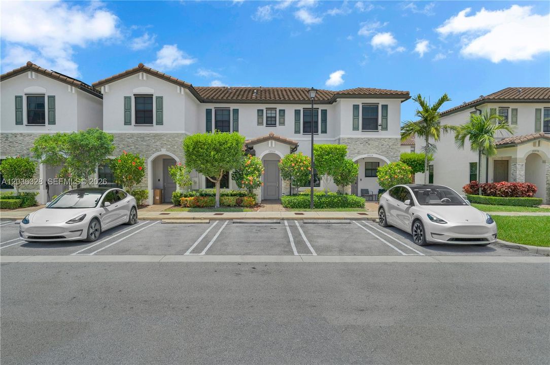 For Sale: $399,000 (3 beds, 3 baths, 1326 Square Feet)