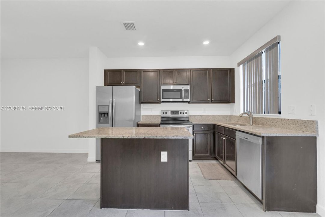 For Sale: $399,000 (3 beds, 3 baths, 1326 Square Feet)