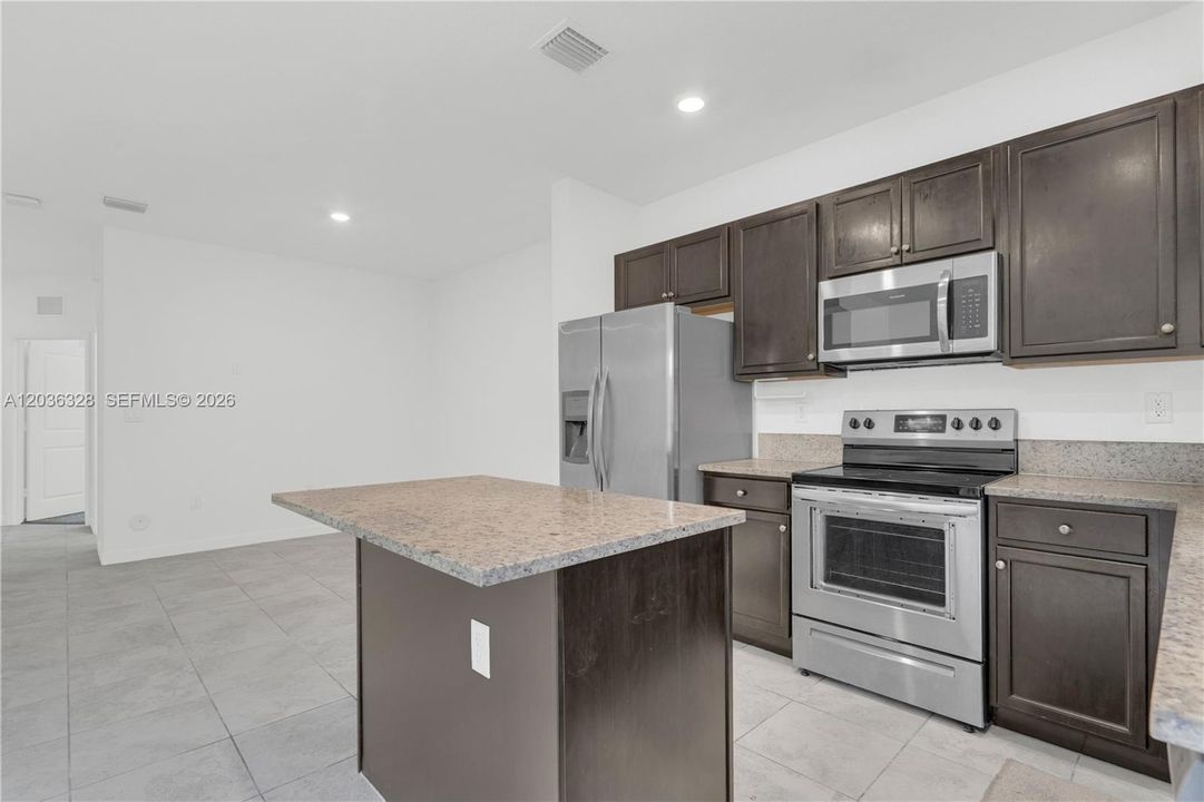 For Sale: $399,000 (3 beds, 3 baths, 1326 Square Feet)