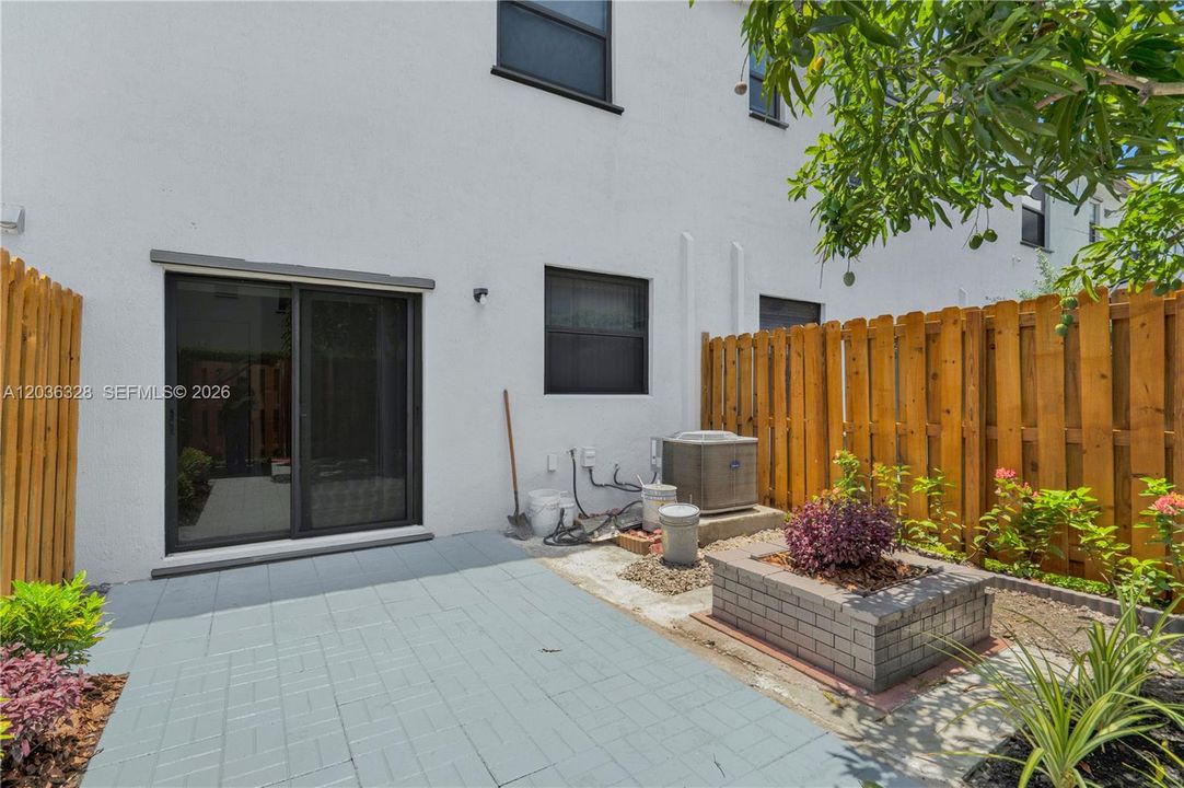 For Sale: $399,000 (3 beds, 3 baths, 1326 Square Feet)