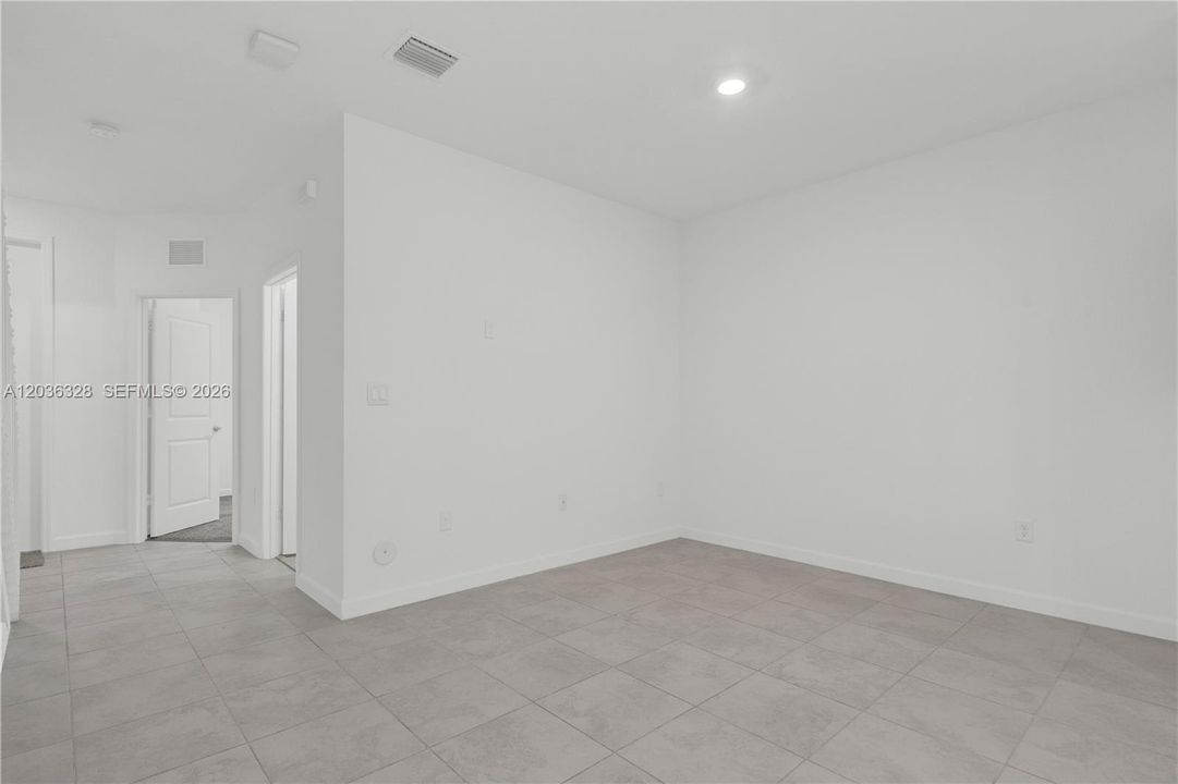 For Sale: $399,000 (3 beds, 3 baths, 1326 Square Feet)