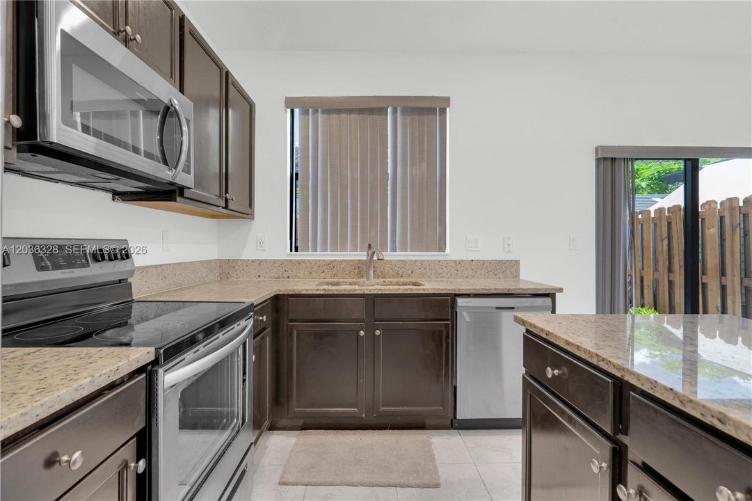 For Sale: $399,000 (3 beds, 3 baths, 1326 Square Feet)
