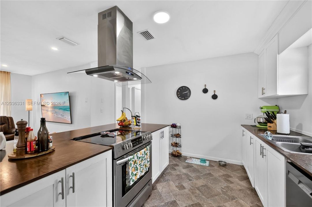 For Sale: $455,000 (5 beds, 2 baths, 0 Square Feet)