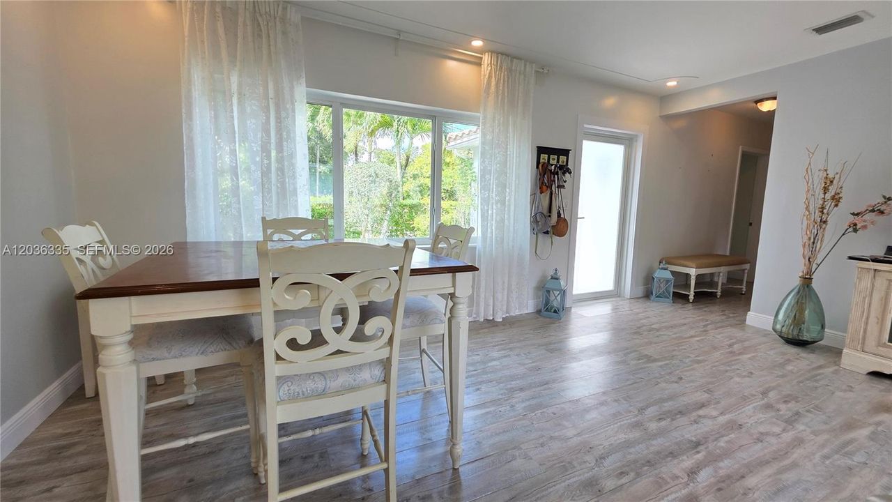 En Renta: $4,950 (2 camas, 2 baños, 1307 Pies cuadrados)