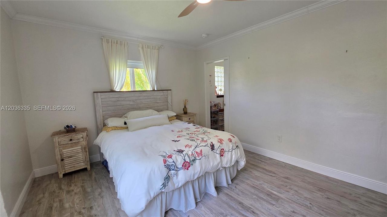 En Renta: $4,950 (2 camas, 2 baños, 1307 Pies cuadrados)
