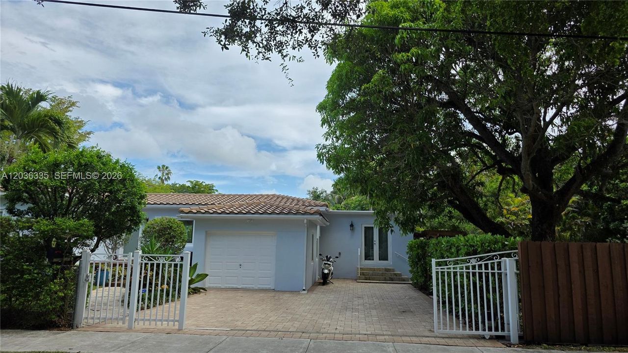 En Renta: $4,950 (2 camas, 2 baños, 1307 Pies cuadrados)