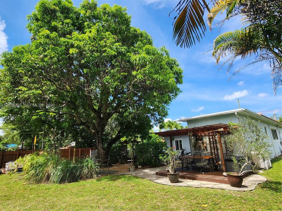 En Renta: $4,950 (2 camas, 2 baños, 1307 Pies cuadrados)