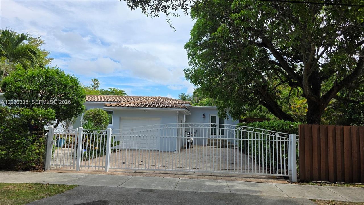 En Renta: $4,950 (2 camas, 2 baños, 1307 Pies cuadrados)