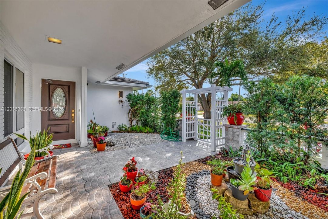 For Sale: $725,000 (3 beds, 3 baths, 1959 Square Feet)