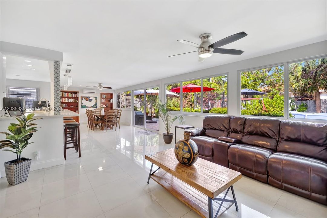 For Sale: $725,000 (3 beds, 3 baths, 1959 Square Feet)