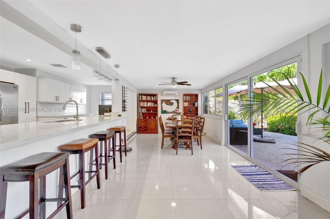 For Sale: $725,000 (3 beds, 3 baths, 1959 Square Feet)