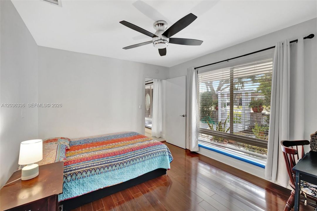 For Sale: $725,000 (3 beds, 3 baths, 1959 Square Feet)