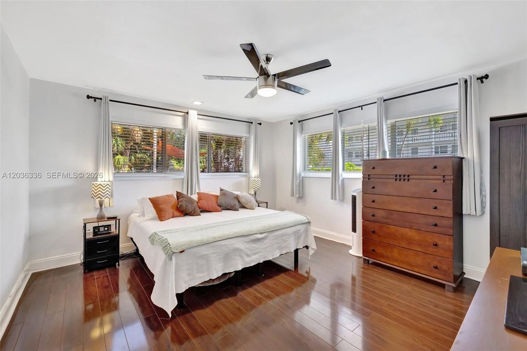 For Sale: $725,000 (3 beds, 3 baths, 1959 Square Feet)