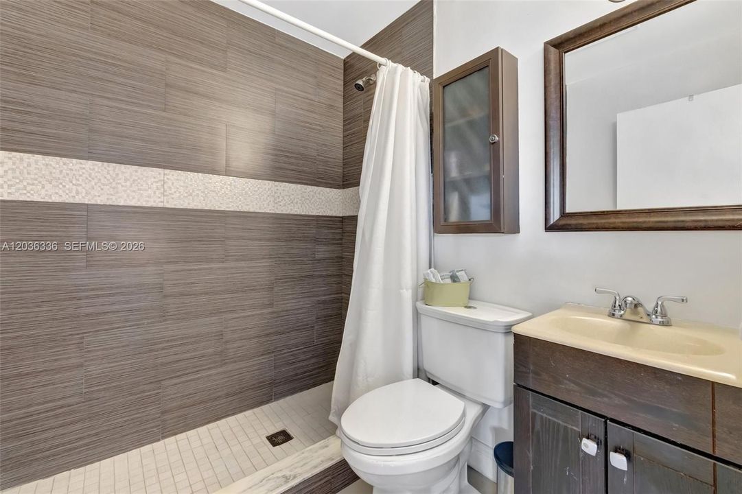 For Sale: $725,000 (3 beds, 3 baths, 1959 Square Feet)